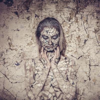 Birgit Moertl Bodyart Sfx Fracture Photo Kniepeis