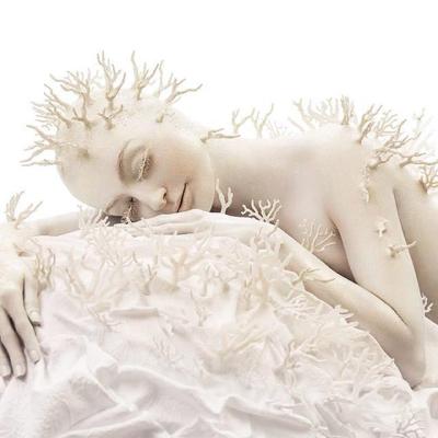 Birgit Moertl Bodyart Sfx Set White Coral Photo Panzerwolf