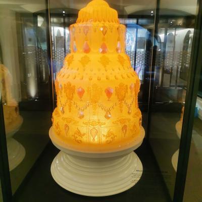 Birgit Moertl Setconstruction Big Jellycake With Rezac Company For Swarovski Photo Birgit Moertl